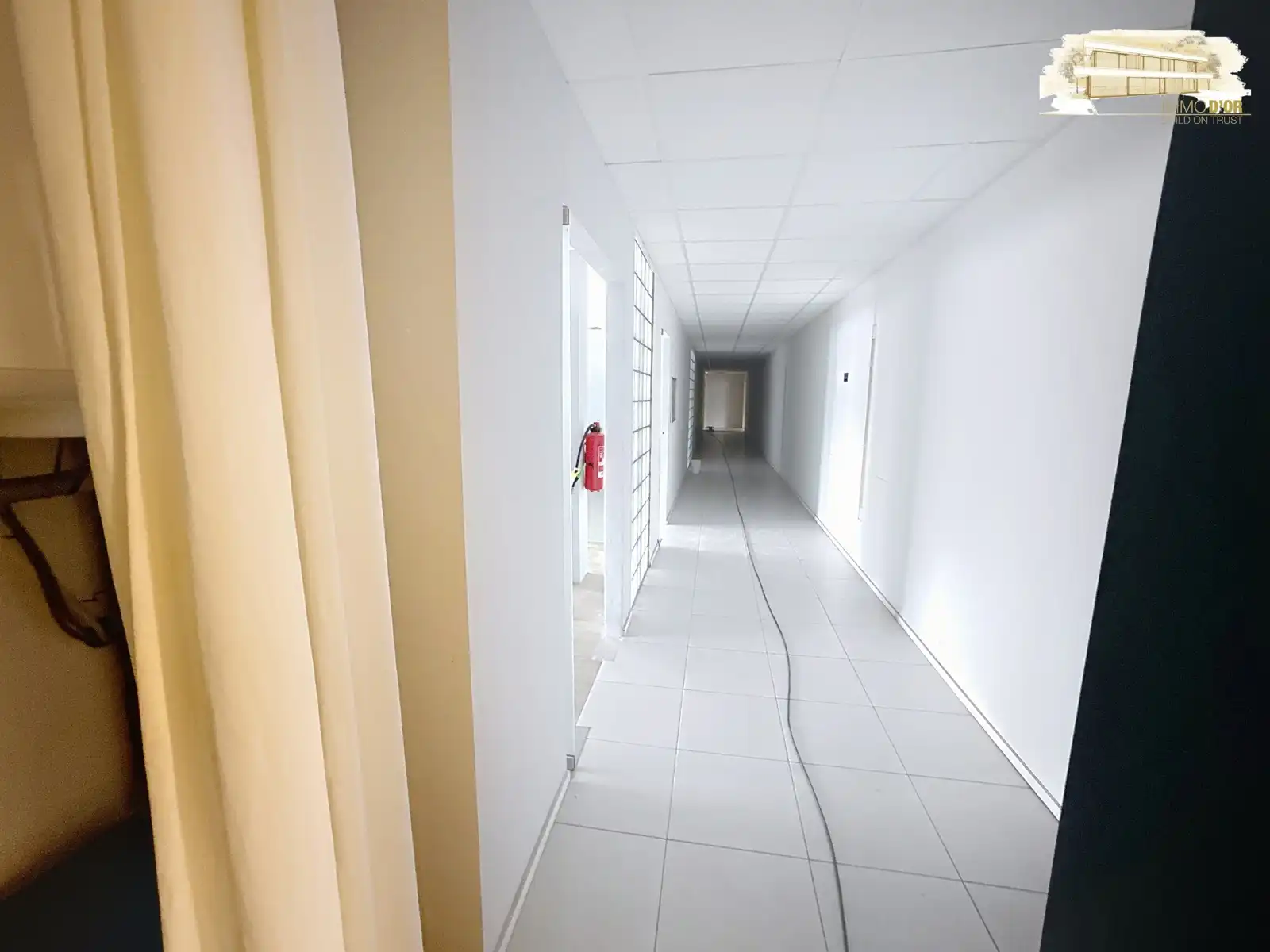 Ruime polyvalente kantoorruimte op topligging in Schoten foto 10