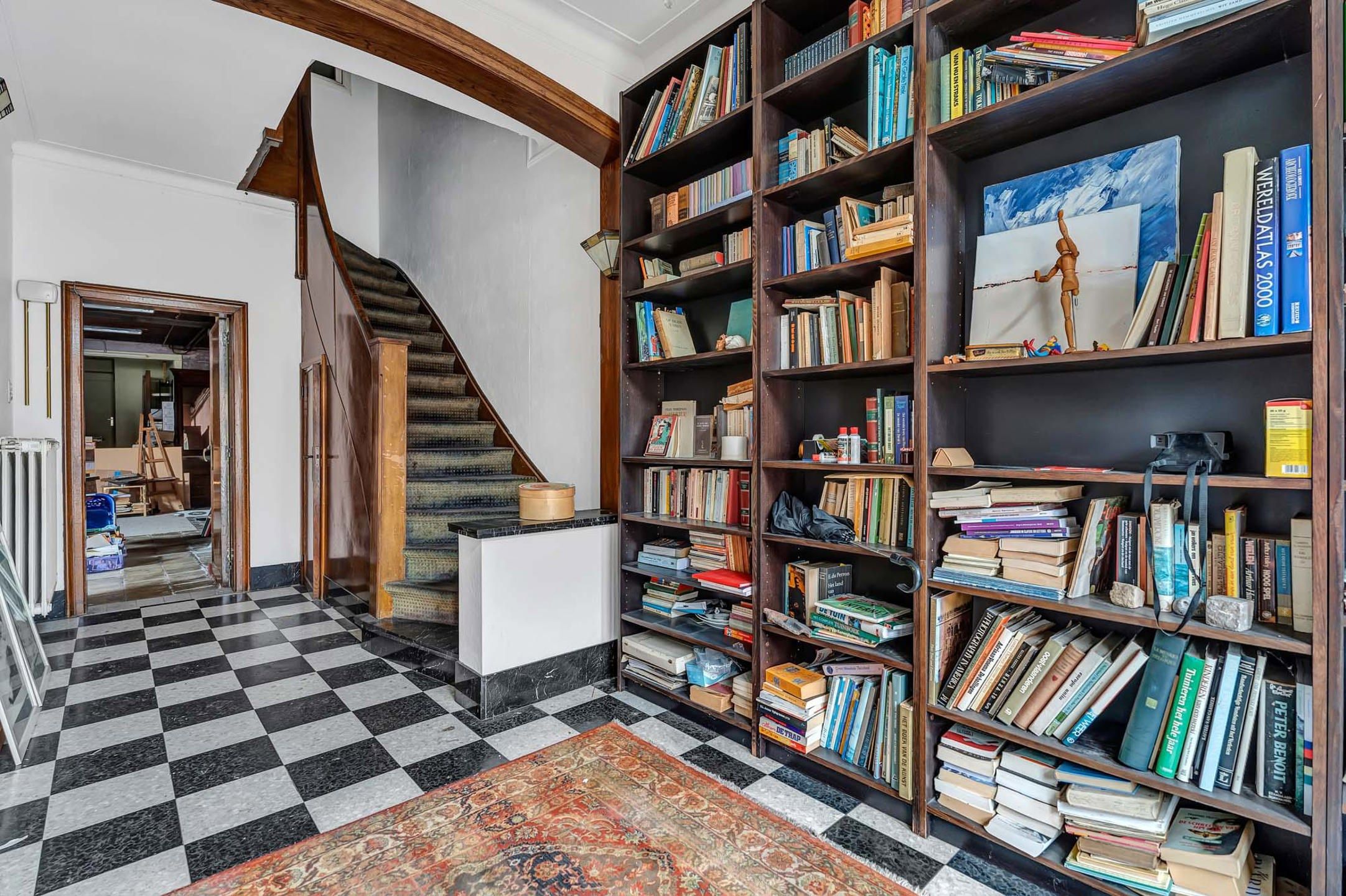 Te renoveren woning met opslagruimte/handelspand van 290 m² foto 3