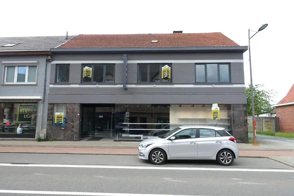 Ruime handelszaak (ca. 290m²) met grote visibiliteit foto 2