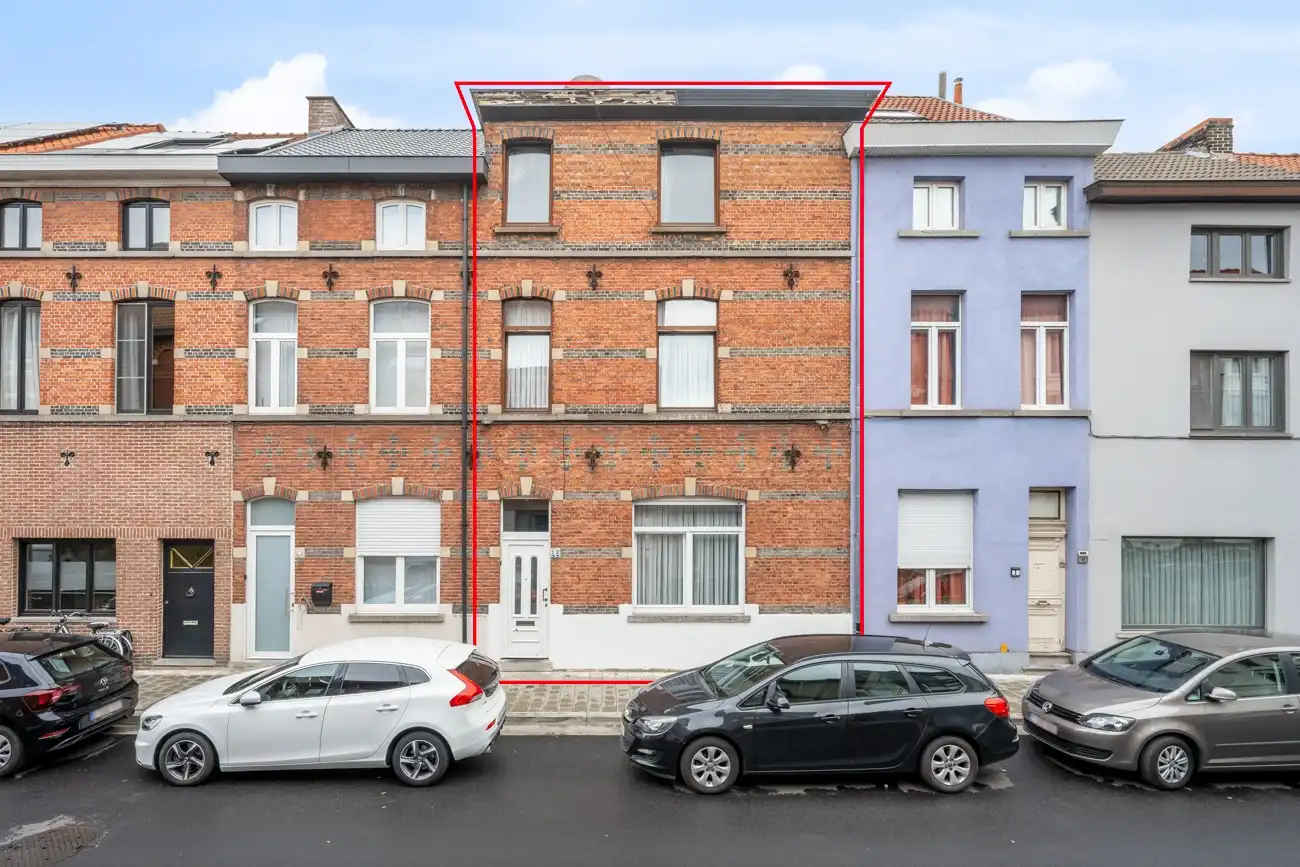 Ruime gesloten woning op een toplocatie in Sint-Amandsberg en nabij het centrum van Gent! foto 2