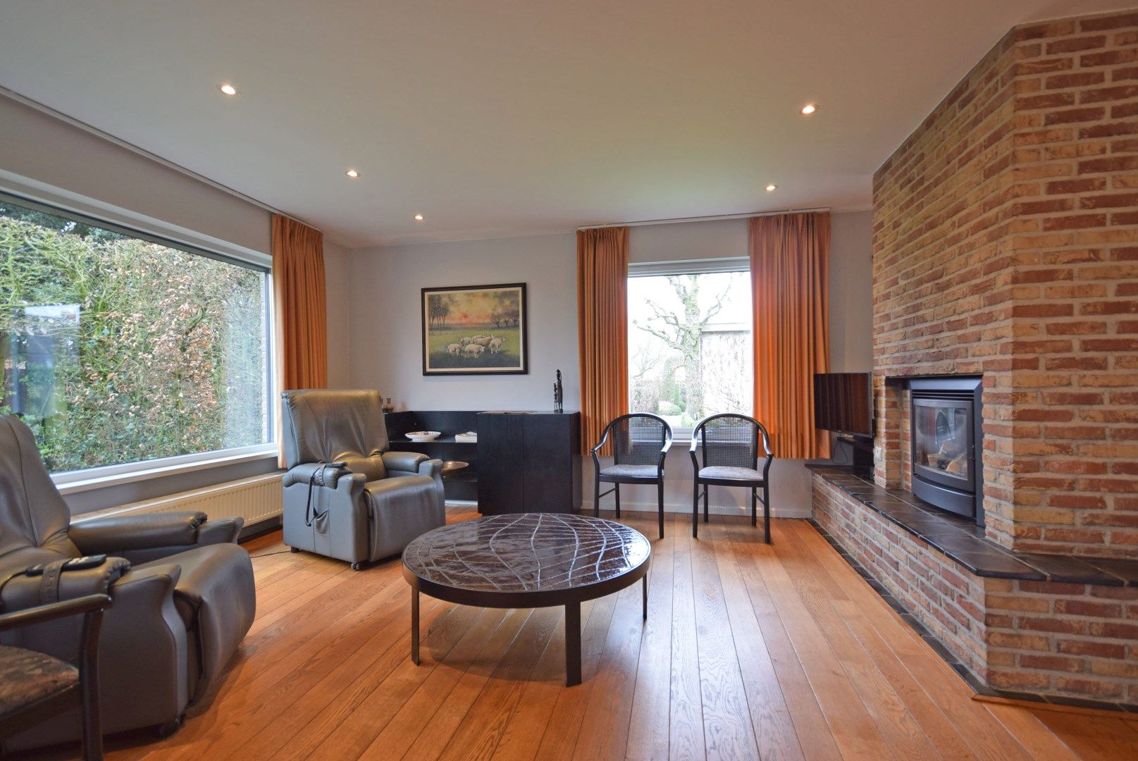 CHARMANTE BUNGALOW MET RUIME TUIN EN BIJGEBOUWEN IN ROESELARE foto 4