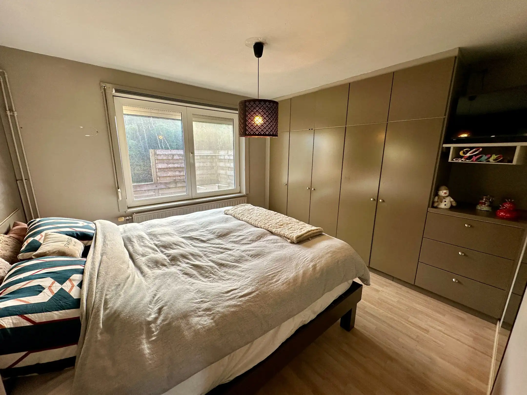 Tweeslaapkamerappartement nabij Genk centrum met groot terras en garagebox foto 15