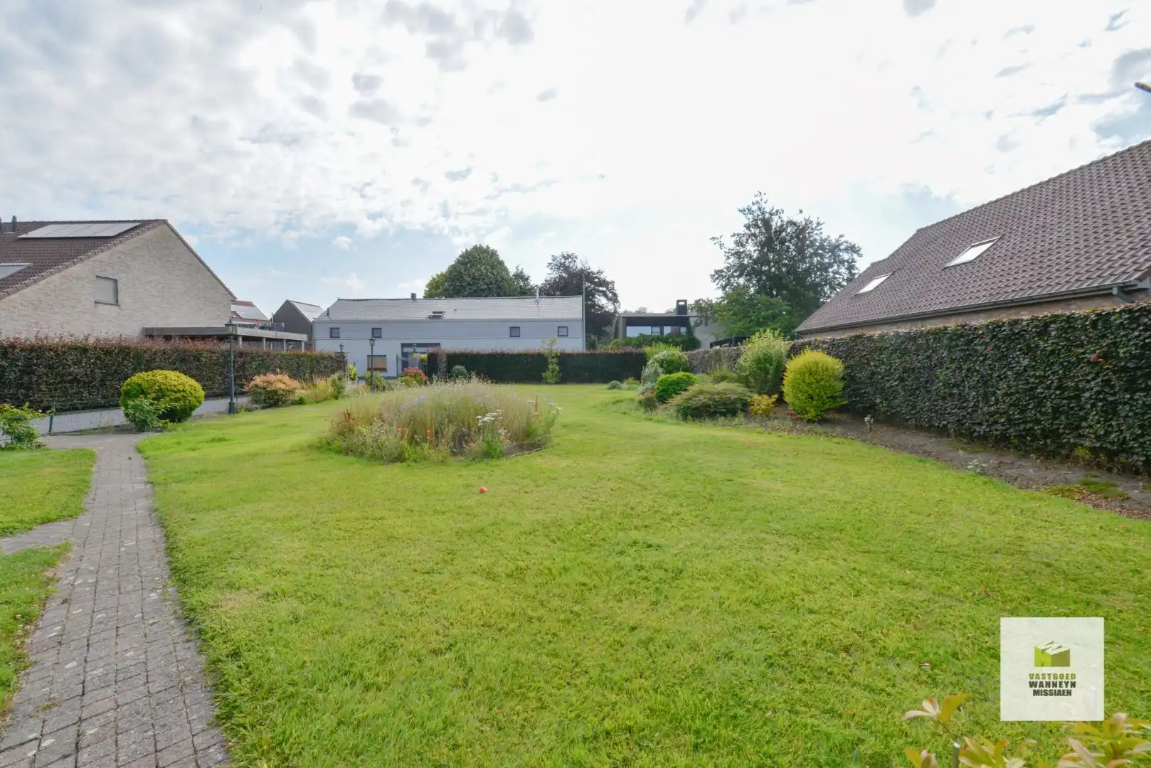 Perceel bouwgrond van 602 m2 geschikt voor VRIJSTAANDE bebouwing in centrum Wingene foto 5