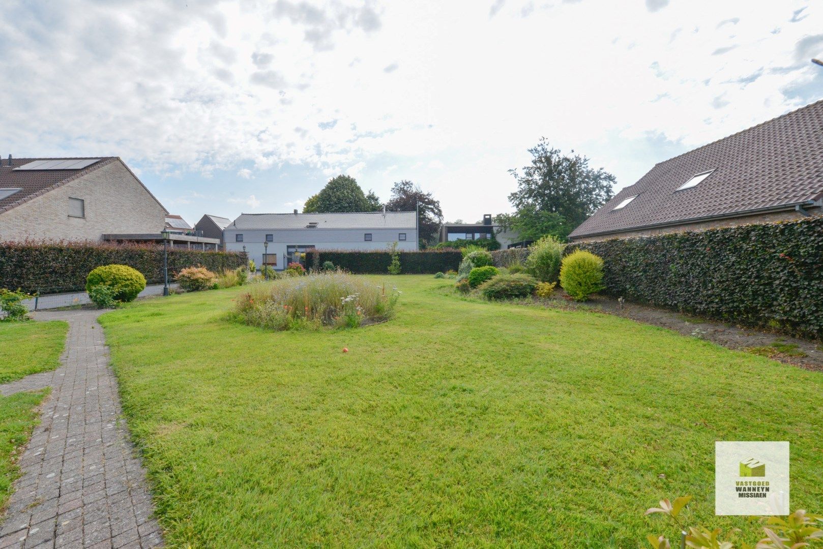 Perceel bouwgrond van 602 m2 geschikt voor VRIJSTAANDE bebouwing in centrum Wingene foto 5