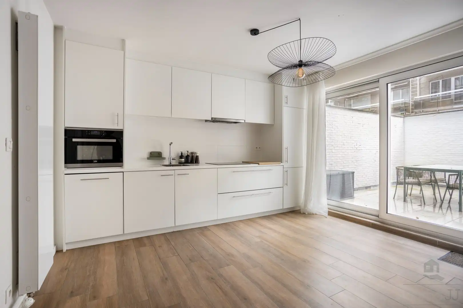 Gerenoveerd gelijkvloers appartement foto {{pictureIndex}}
