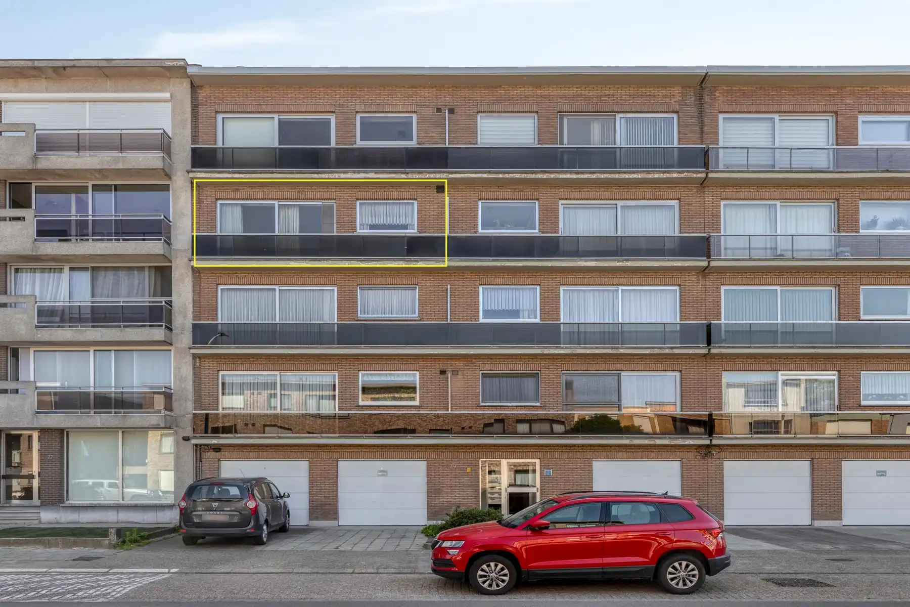 Ruim appartement met 2 slaapkamers en 2 terrassen. foto {{pictureIndex}}