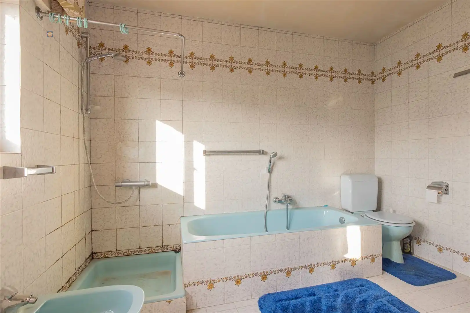 Te renoveren woning met potentieel, 3 slpk & dubbele garage foto 18