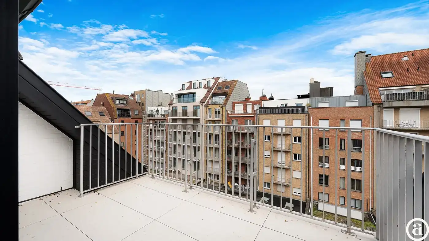 Ruime gerenoveerde duplex met 5 slaapkamers in Knokke        foto 16