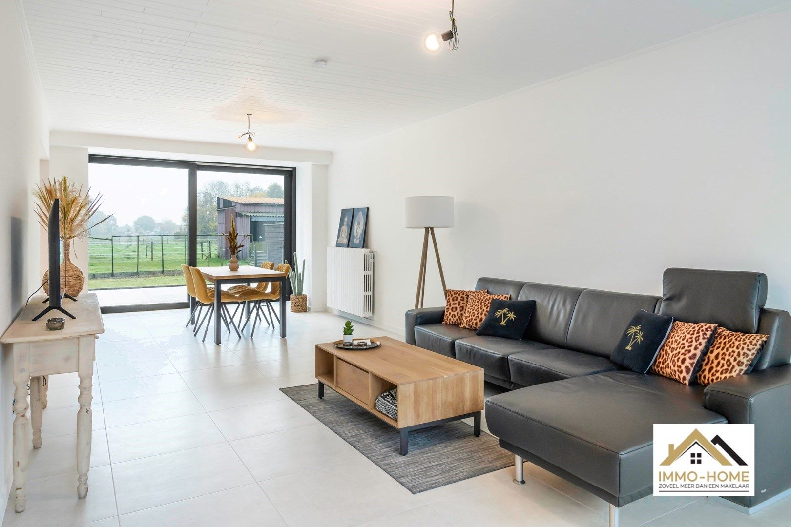 Zeer ruime woning met prachtig open zicht op agrarisch gebied foto 2