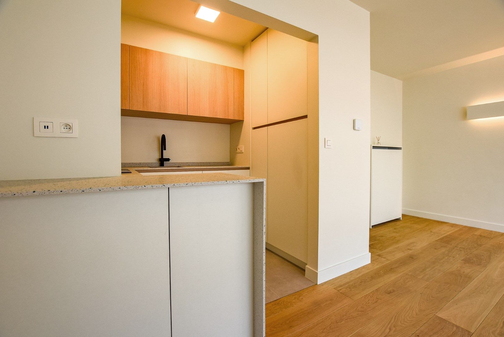 Kwalitatief gerenoveerd 2-slaapkamerappartment met zijdelings zeezicht en terras te Oostduinkerke-Bad foto 8