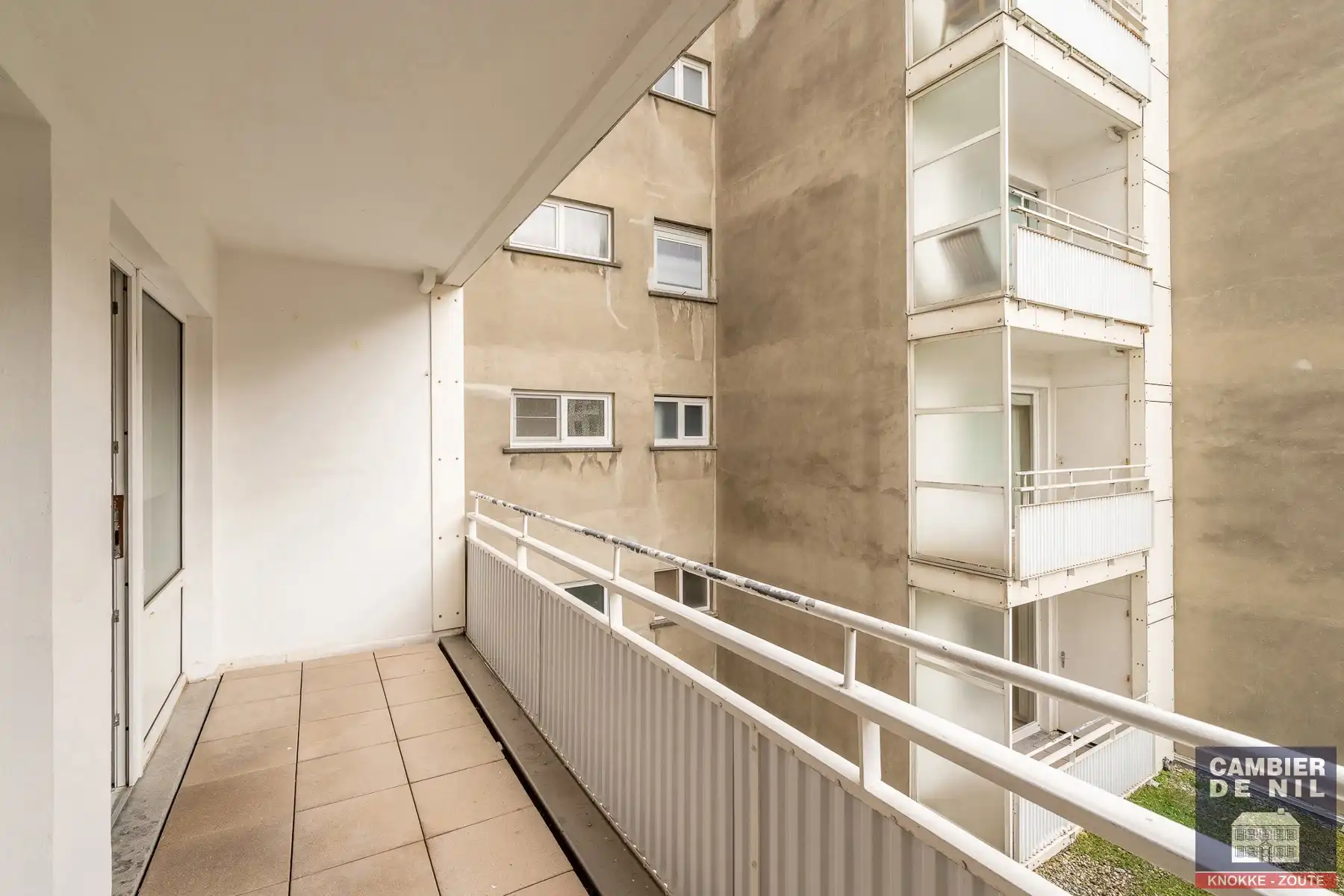 Lichtrijk, ongemeubeld, 3-slaapkamerappartement met frontaal zeezicht aan Albertplein – Hartje Zoute foto 27