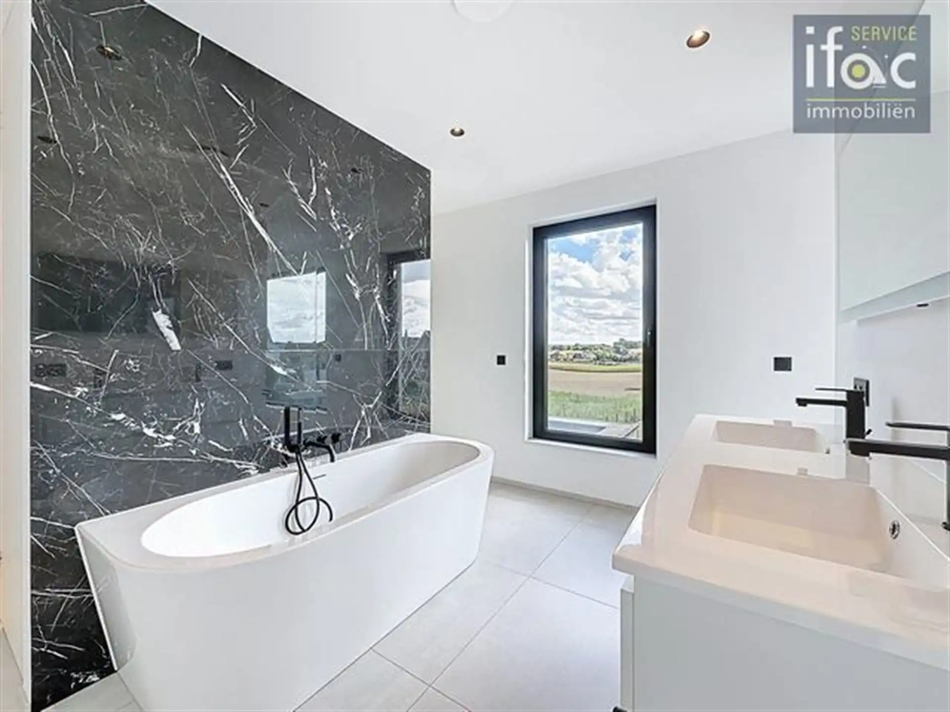 Energiezuinige villa met lichtrijke leefruimtes en grote tuin foto 9