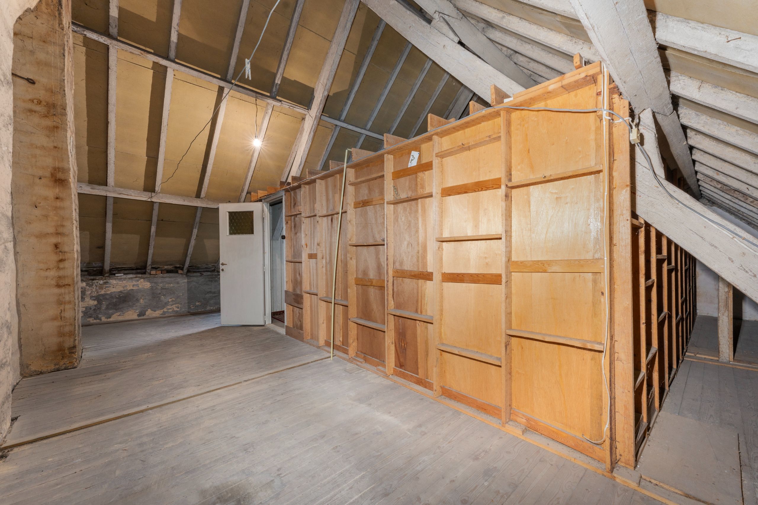 Te renoveren woning aan de rand van Deerlijk met zeer ruime garage op 262m2 foto 11