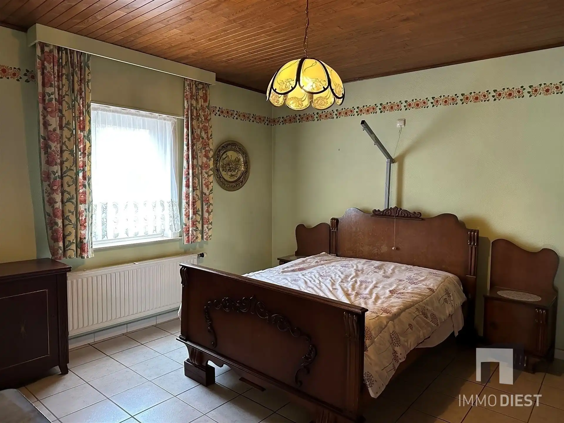 Woning met grote garage en stalling foto 14