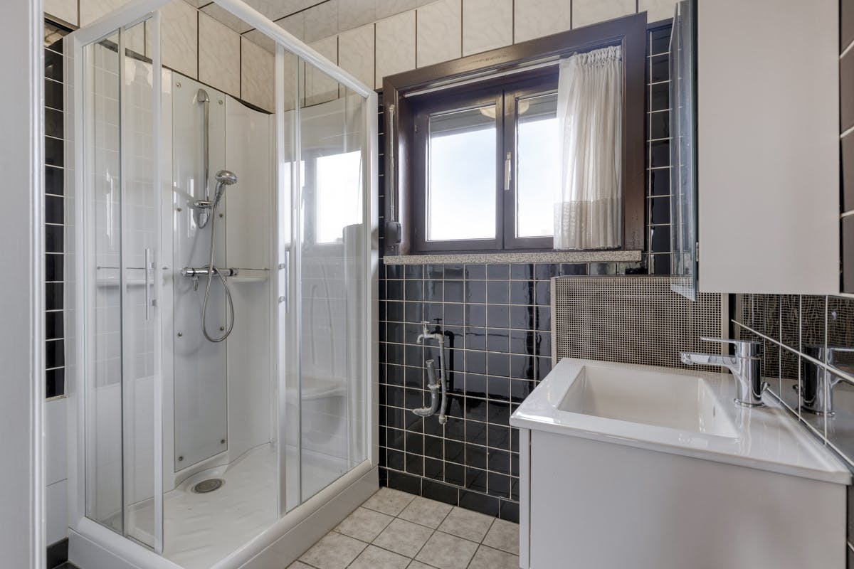 Verzorgde woning met 3 slaapkamers te koop in Harelbeke! foto 7