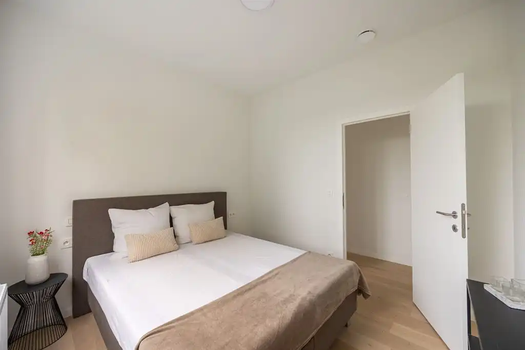 Stijlvol nieuwbouwappartement met terras foto 11