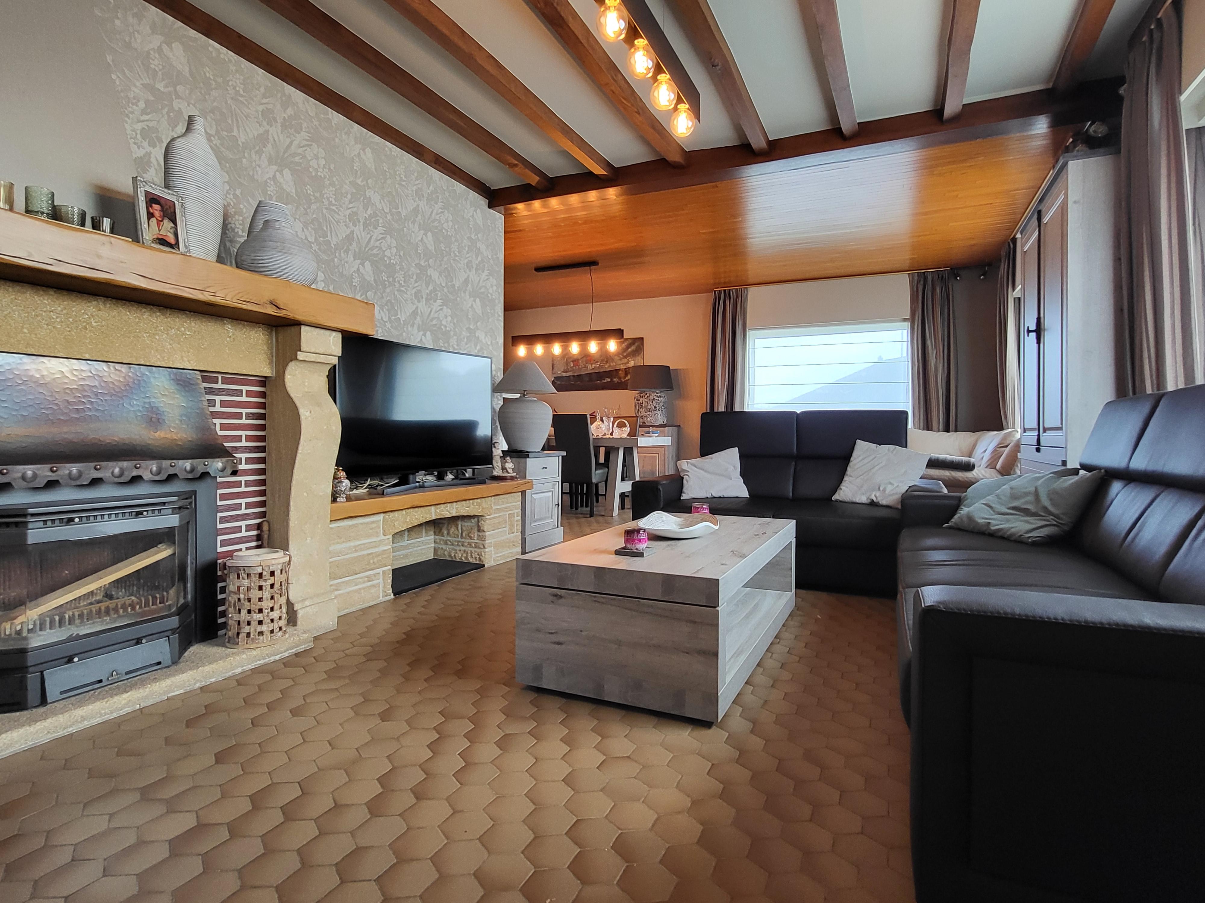 Instapklare villa op een perceel van 648 m² met dubbele garage, veranda en tuin.  foto 18