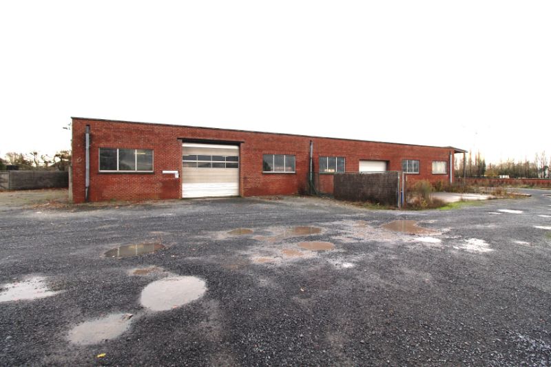 Opslagplaats te huur nabij oprit autostrade te Izegem foto {{pictureIndex}}