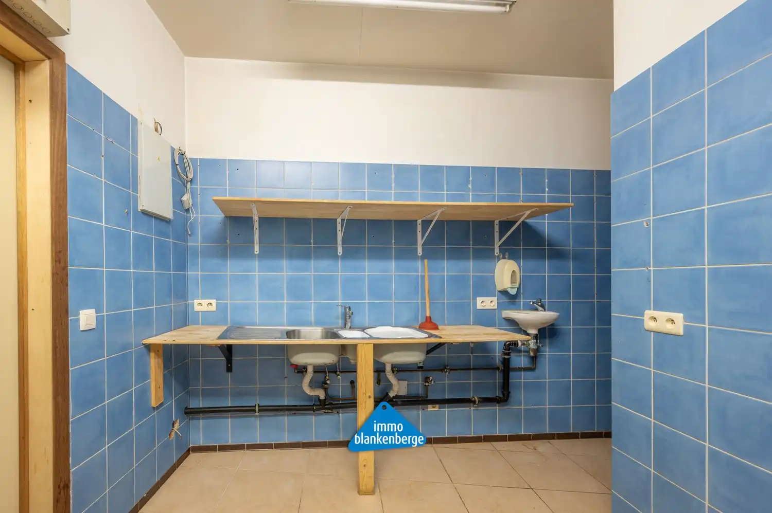 Handelspand op topligging bij de jachthaven – ideaal voor horeca foto 10