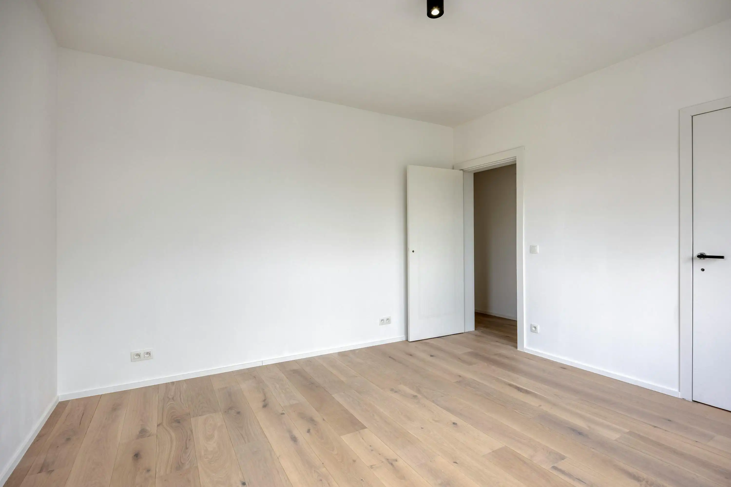 Gerenoveerd 3 slaapkamer appartement te koop in Zeebrugge foto 13