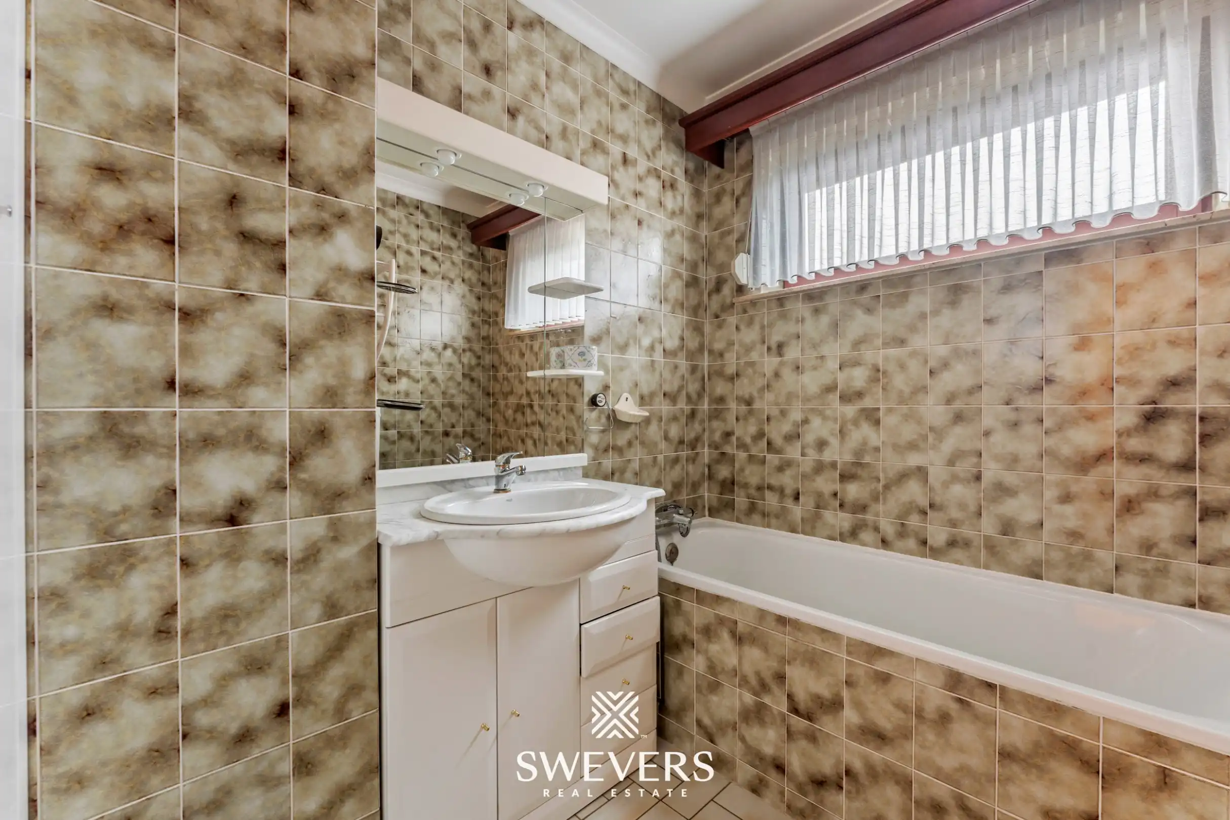 Open bebouwing met drie slaapkamers op uitzonderlijk groot perceel van 1.897 m² foto 17