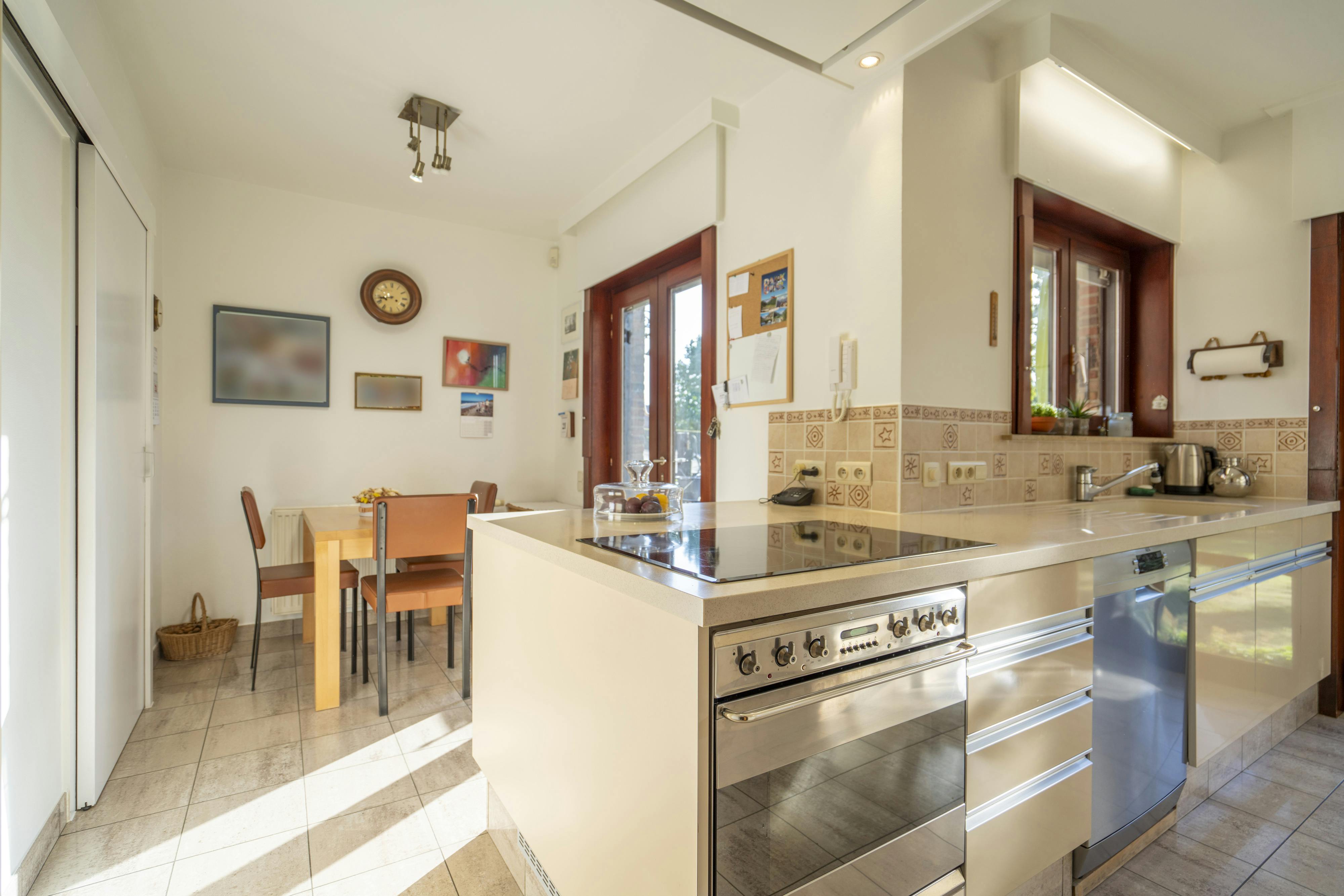 Unieke villa te koop op een rustige ligging in Harelbeke!  foto 16