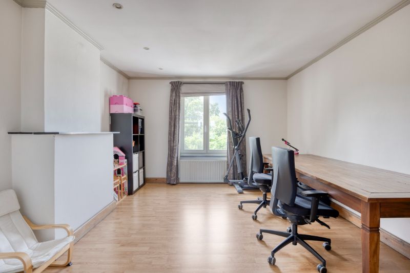 Karaktervolle woning met grote tuin en achteruitweg foto 25
