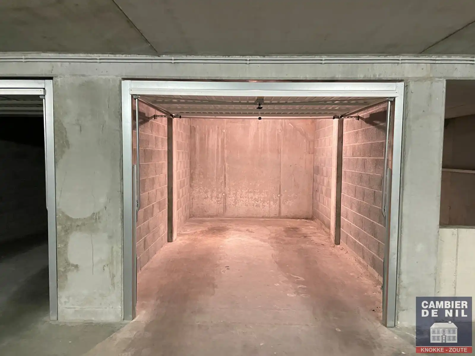 Makkelijk inrijdbare garagebox op +1 op de Elizabetlaan te Knokke-Heist  foto 2