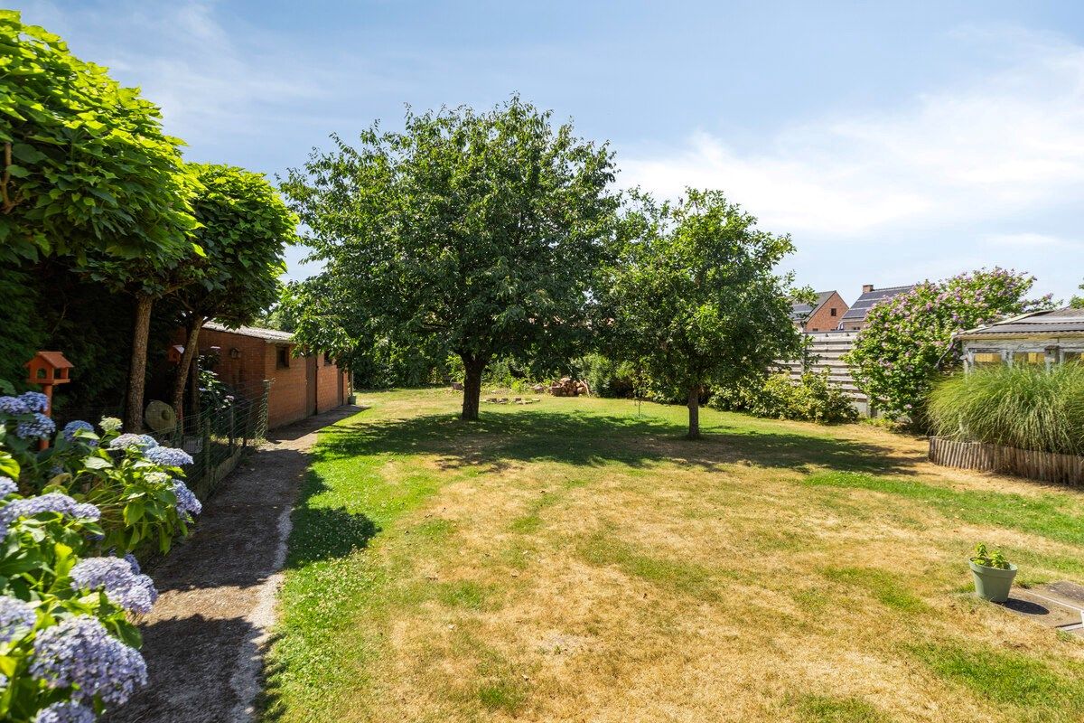 Rustig gelegen gelijkvloers woning met 2 slpks en ruime zolder. foto 18