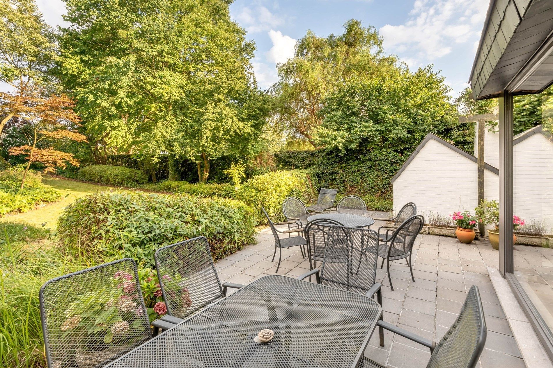 Residentieel gelegen villa met prachtige tuin! foto 16