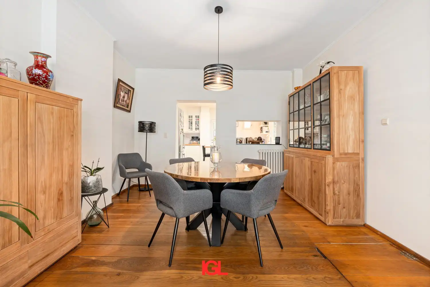 Charmante en instapklare 3‑gevelwoning met grote tuin in Beersel foto 6