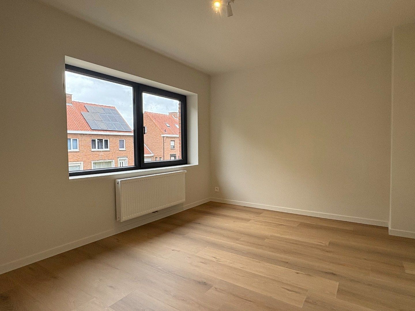 Volledig gerenoveerde woning met hoogwaardige, stijlvolle materialen te koop in Kuurne. foto 13