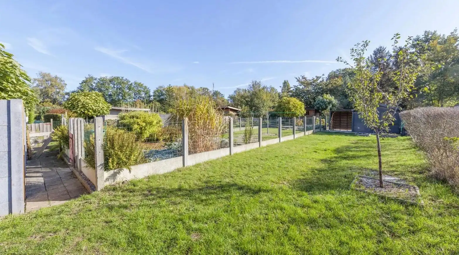 Instapklare half open bebouwing op de Tiense stadsrand foto 17