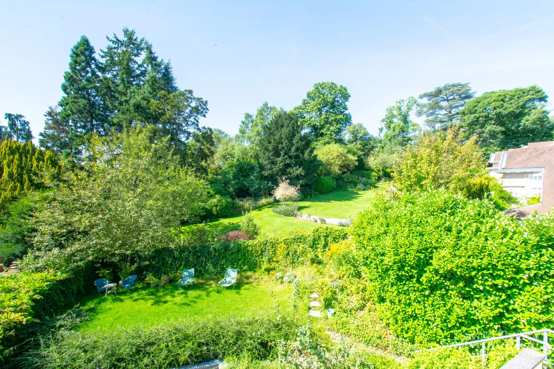 Fantastisch gemeubeld 1k. app. met TERRAS en gedeelde TUIN foto {{pictureIndex}}