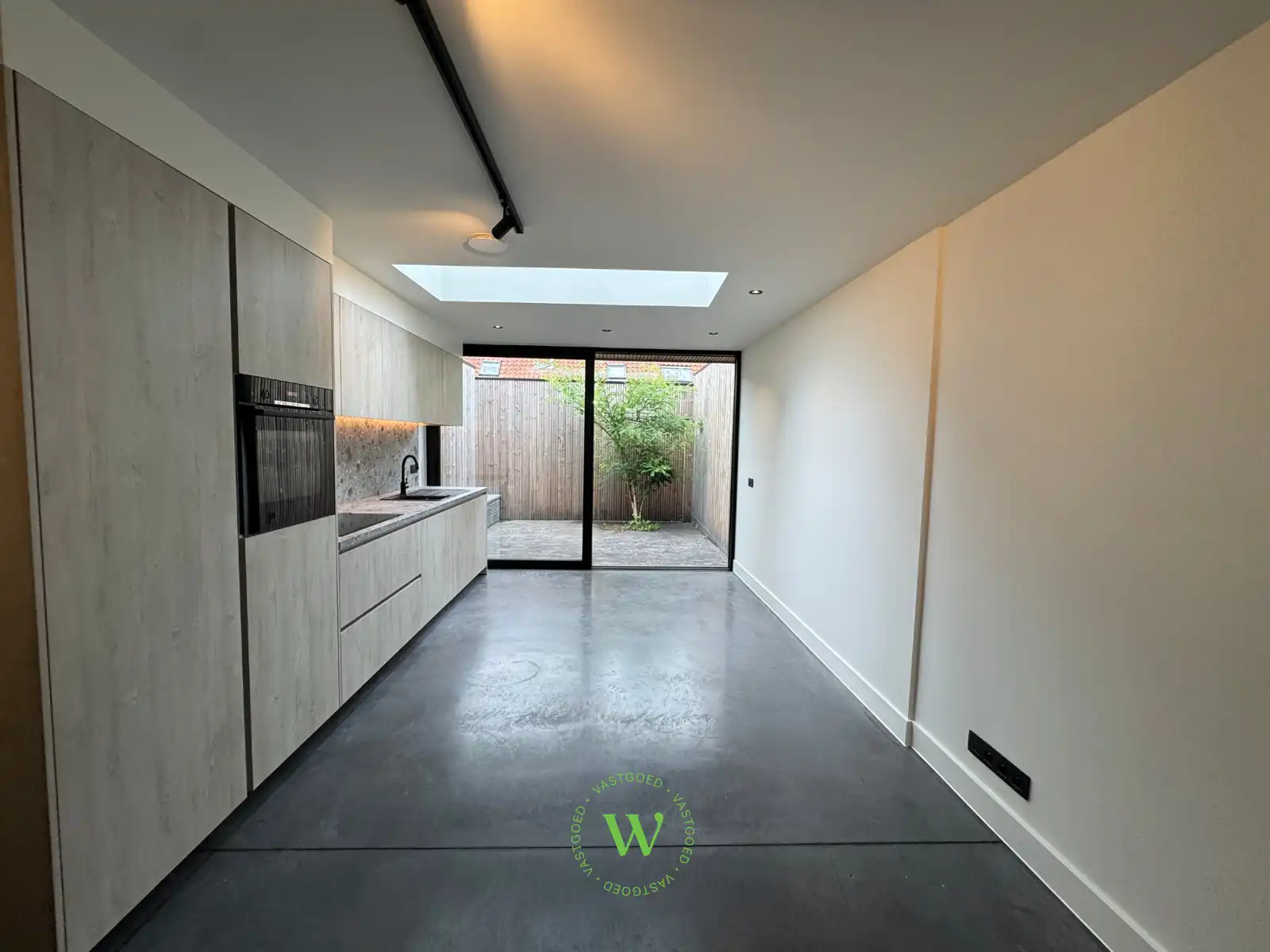 Volledig gerenoveerde woning met zonnige buitenruimte. foto 2