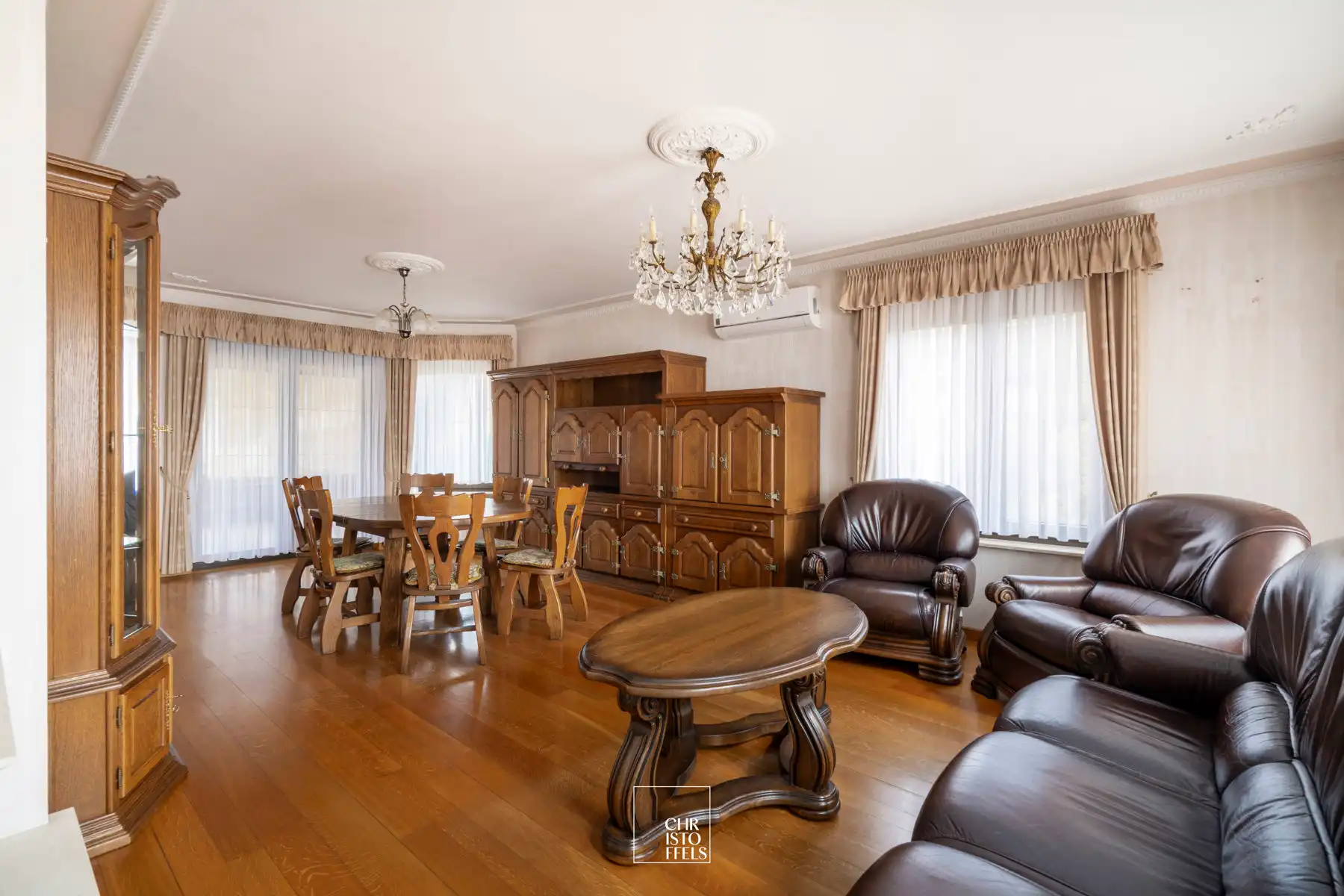 Ruime gezinswoning (232m²) met 5 slaapkamers te Zutendaal!  foto 3
