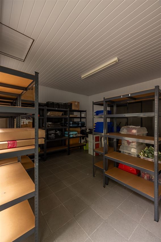 Verzorgd gebouw met handelszaak en 2 apt foto 60