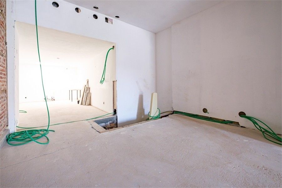 KNAP HANDELSPAND MET VEEL MOGELIJKHEDEN IN HET STADSCENTRUM VAN SINT-TRUIDEN foto 7