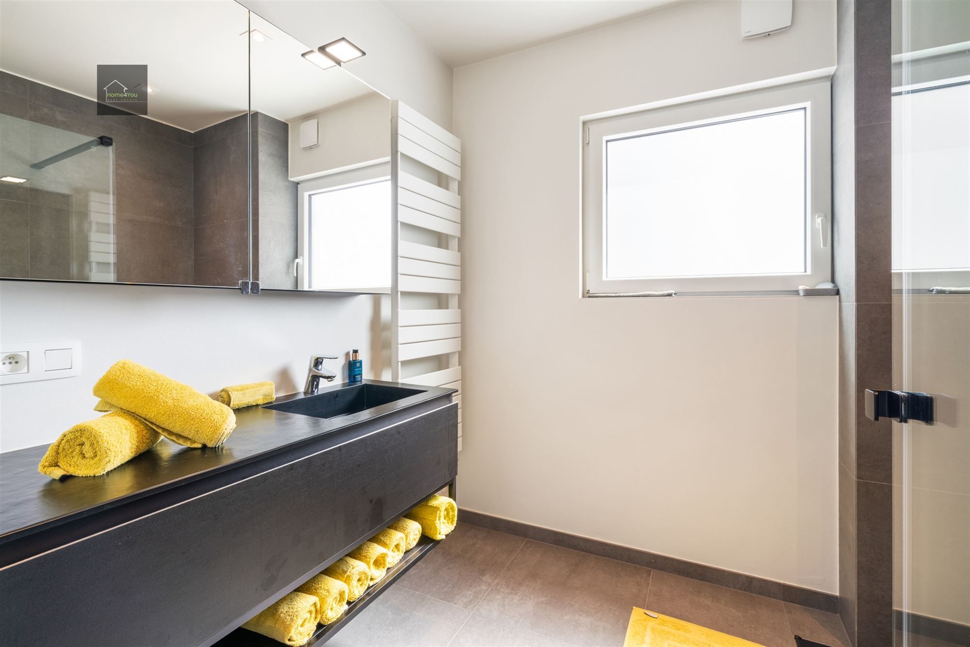 Ruim instapklaar appartement met groot Zuid-gericht terras! foto 6