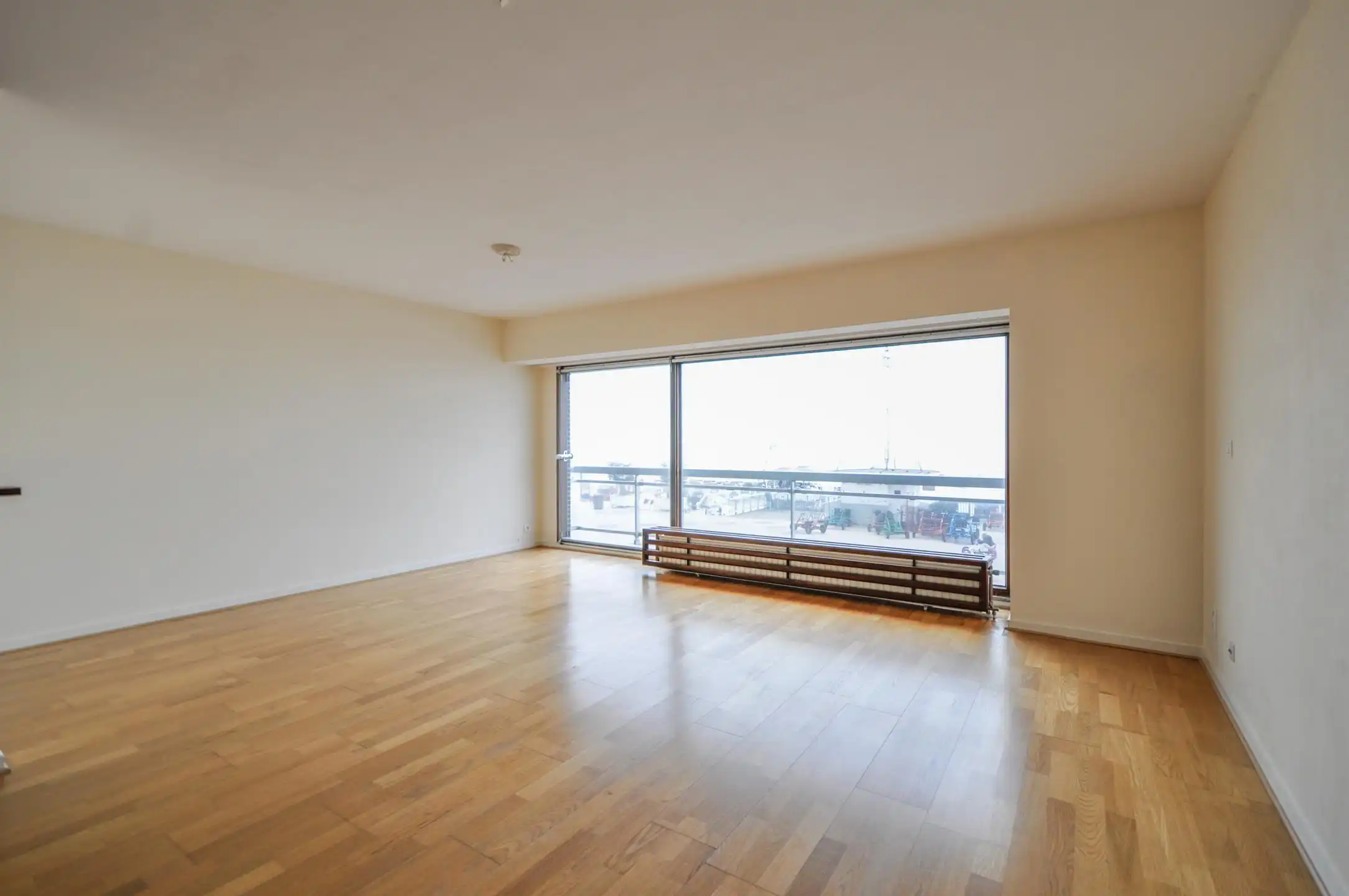 Aangenaam 2-slpk. appartement op de Zeedijk van het Zoute... foto {{pictureIndex}}