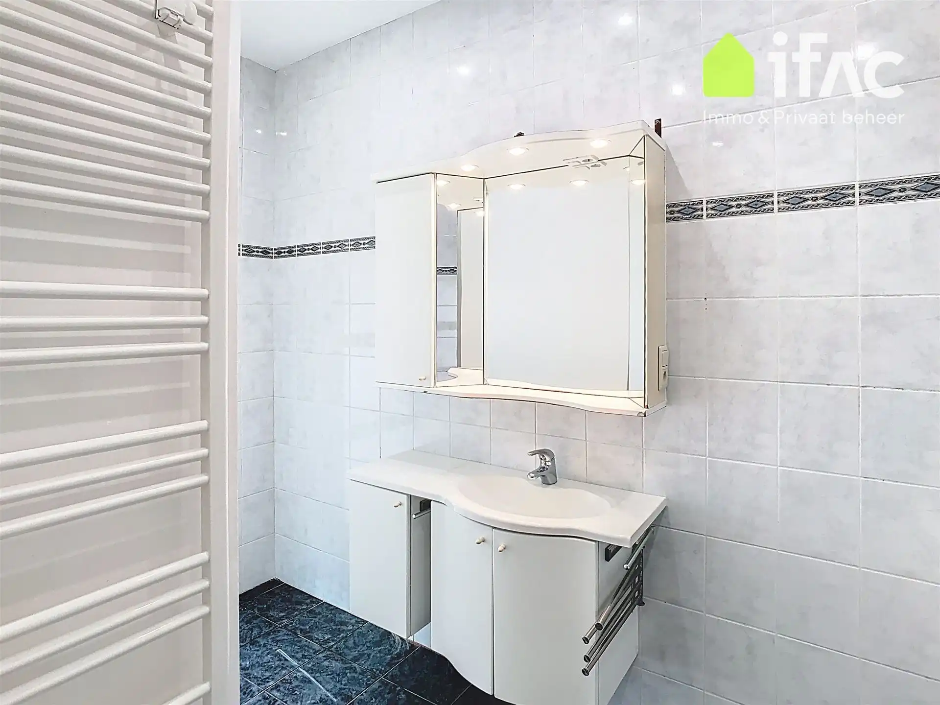 Ruim gelijkvloers appartement met tuin foto 12