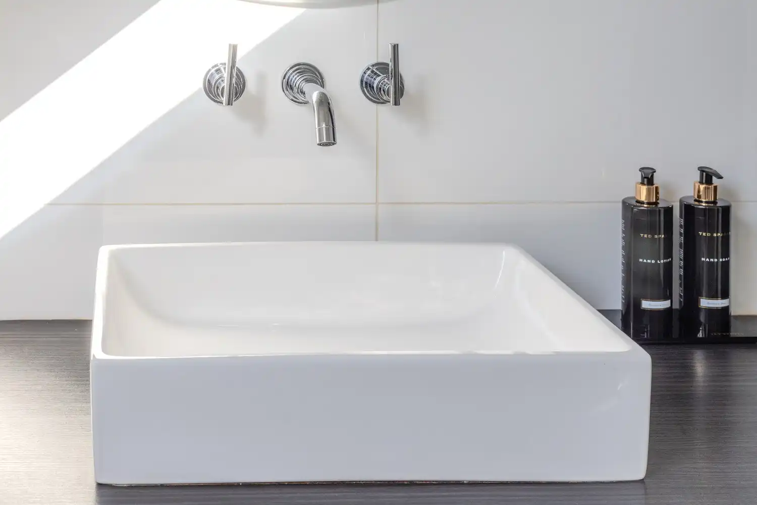 Stijlvolle, instapklare woning met vier slaapkamers, twee badkamers en verwarmd zwembad te koop in Lanaken foto 63