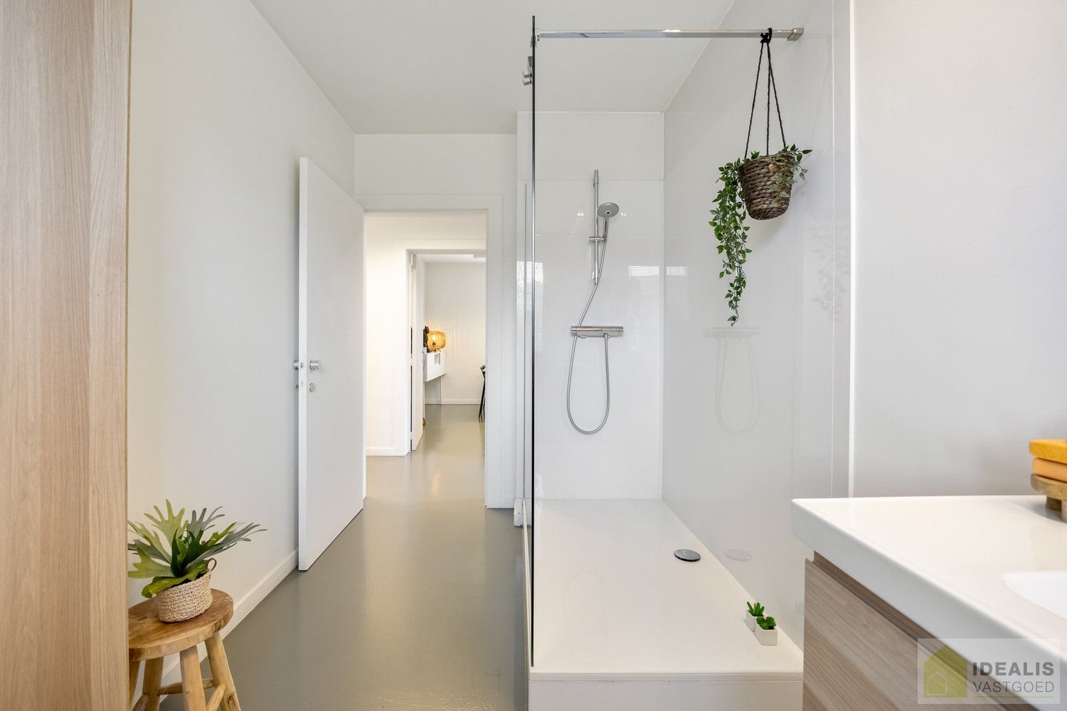 STATIGE, STRAKKE EN UITERST RUIME WONING/KANTOOR MET HOOGSTAANDE AFWERKING EN OOG VOOR DETAIL. VOORZIEN VAN 3 SLAAPKAMERS, RIANTE LEEFRUIMTES ÉN UNIEKE LANDSCAPE KANTOORRUIMTES OP RESIDENTIËLE DOCH GUNSTIGE LOCATIE! foto 34