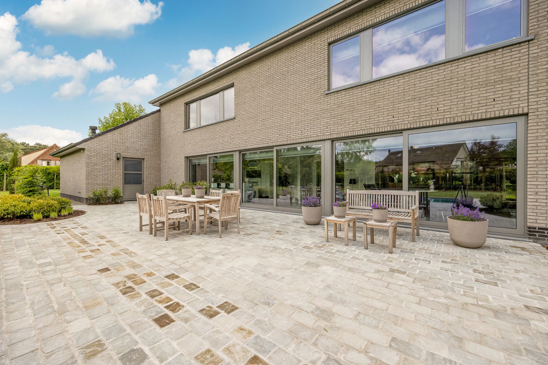 BRASSCHAAT - Moderne en vrijstaande villa met zwembad foto 14