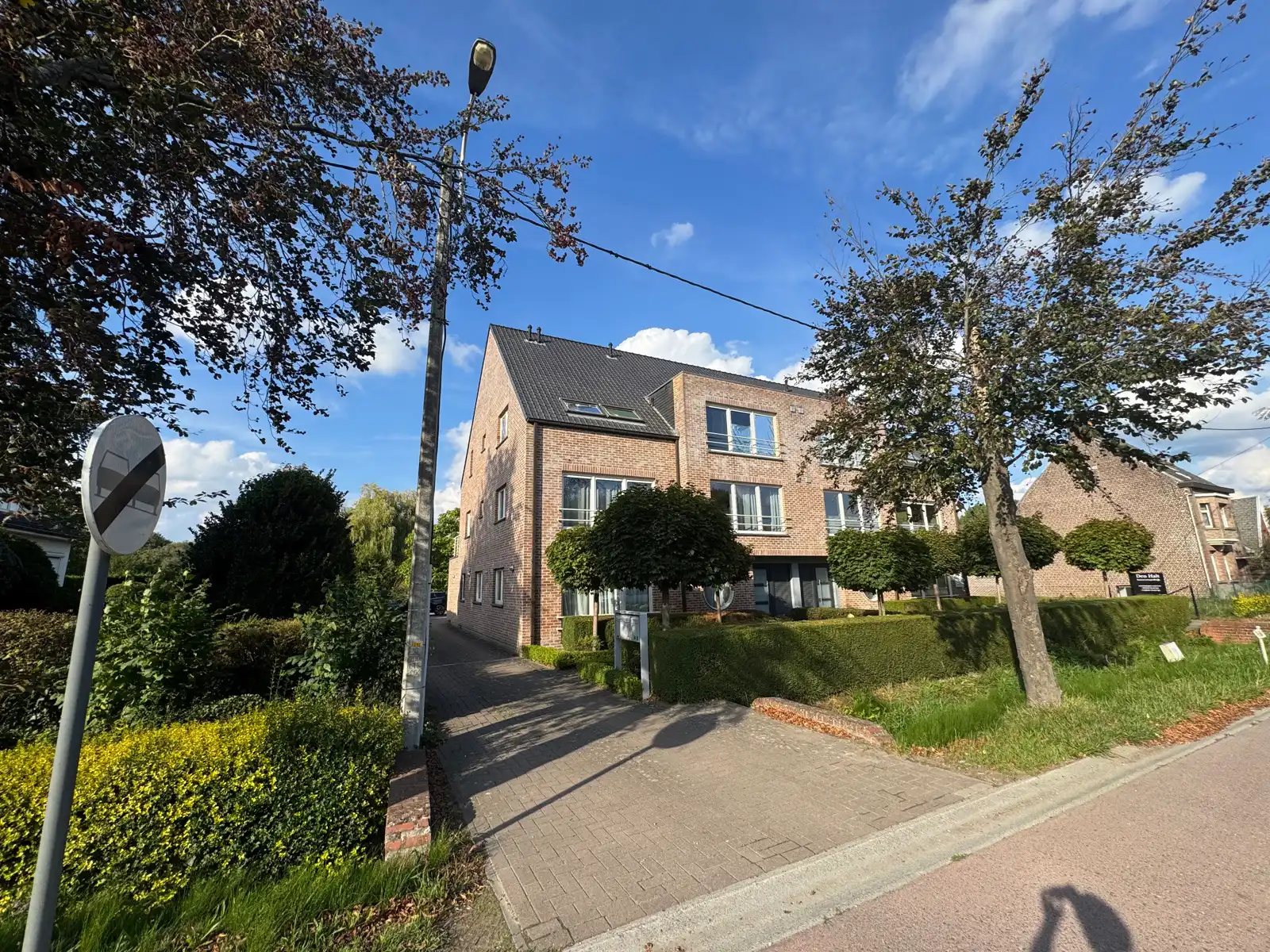 Te huur: 3 slaapkamers appartement met ruim terras te Erpe! foto {{pictureIndex}}