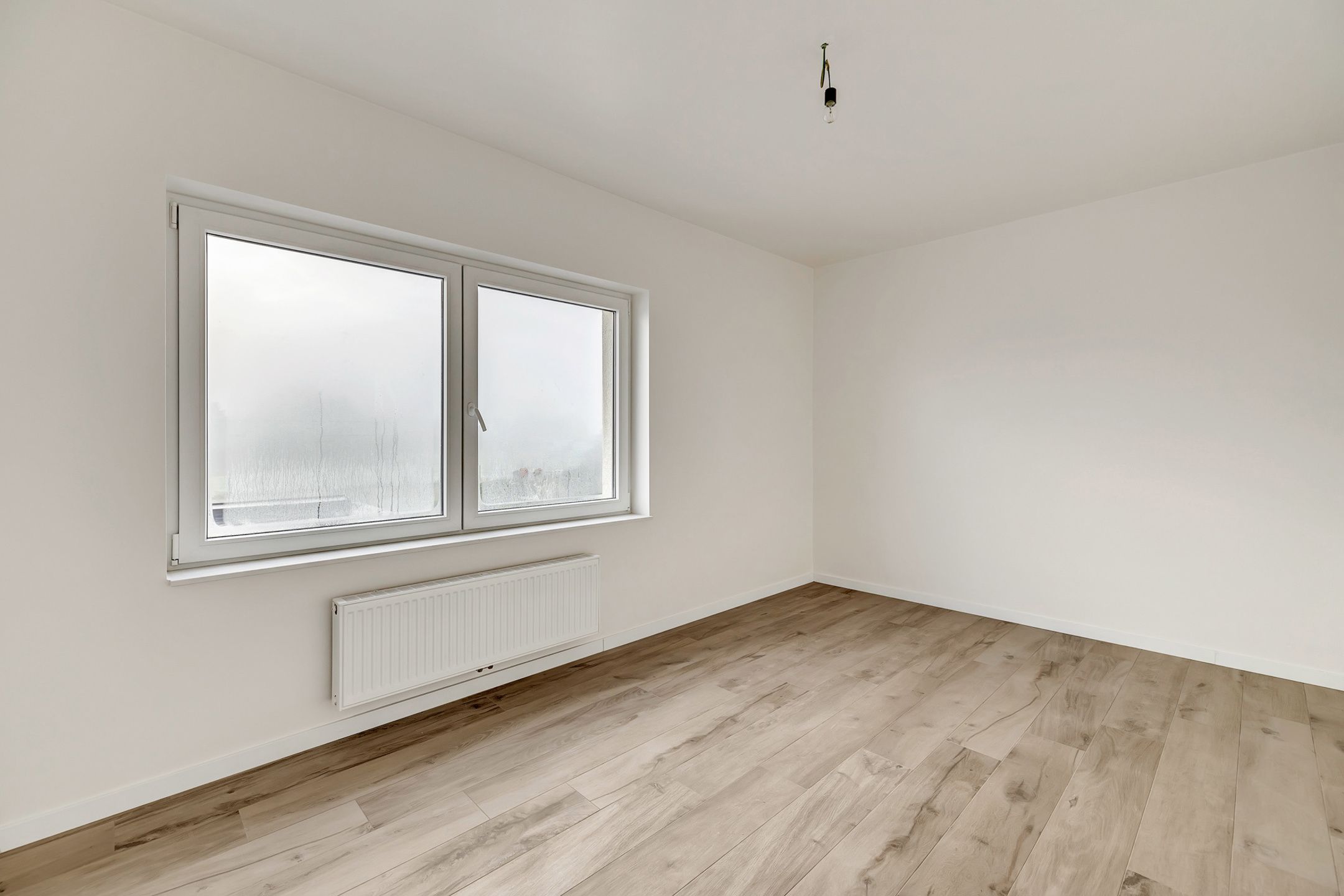 Totaal gerenoveerd appartement met 2 slpks en garage foto 14