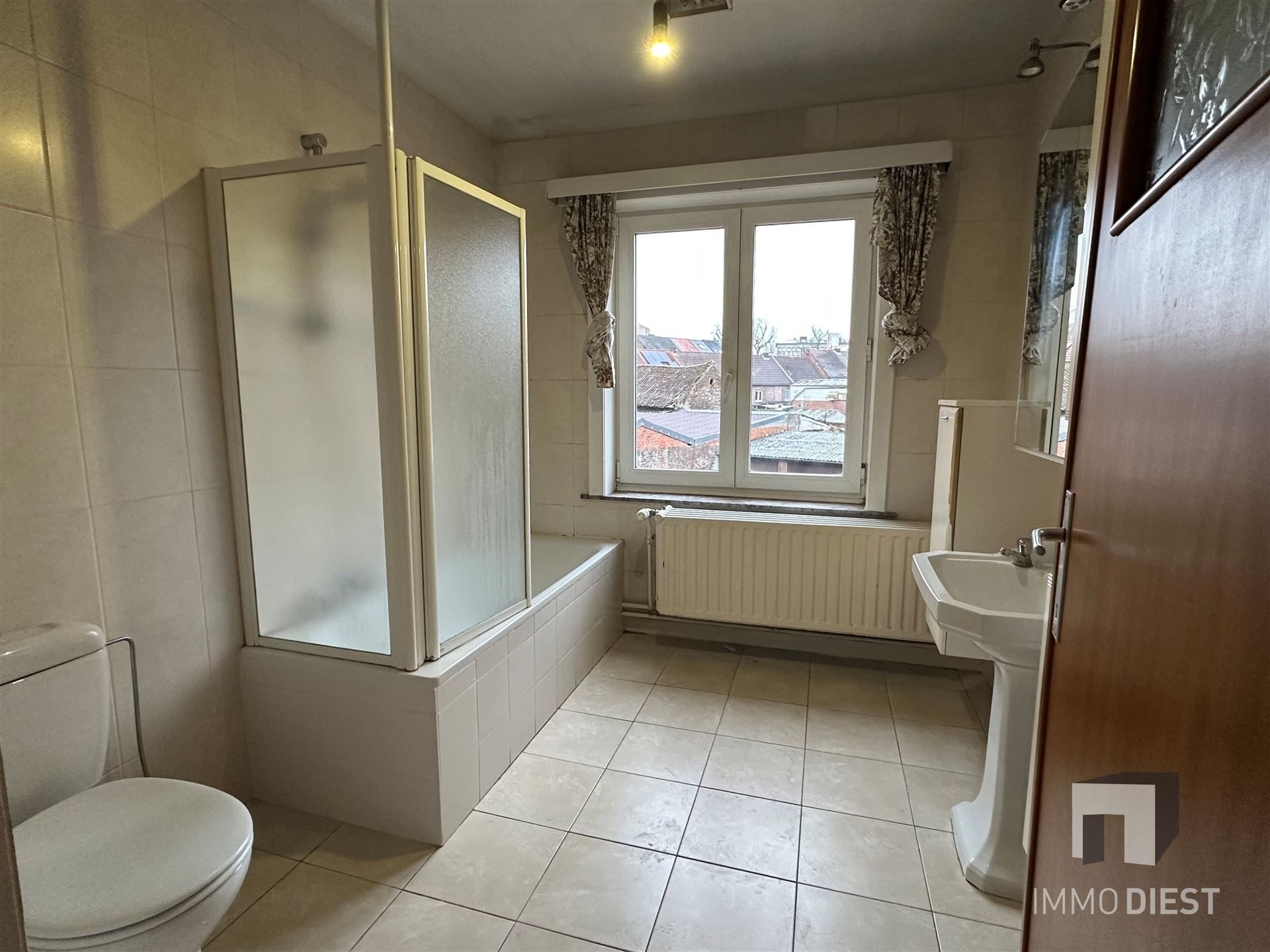 Op te frissen stadswoning met 3 ruime slaapkamers, bureau of dressing foto 18