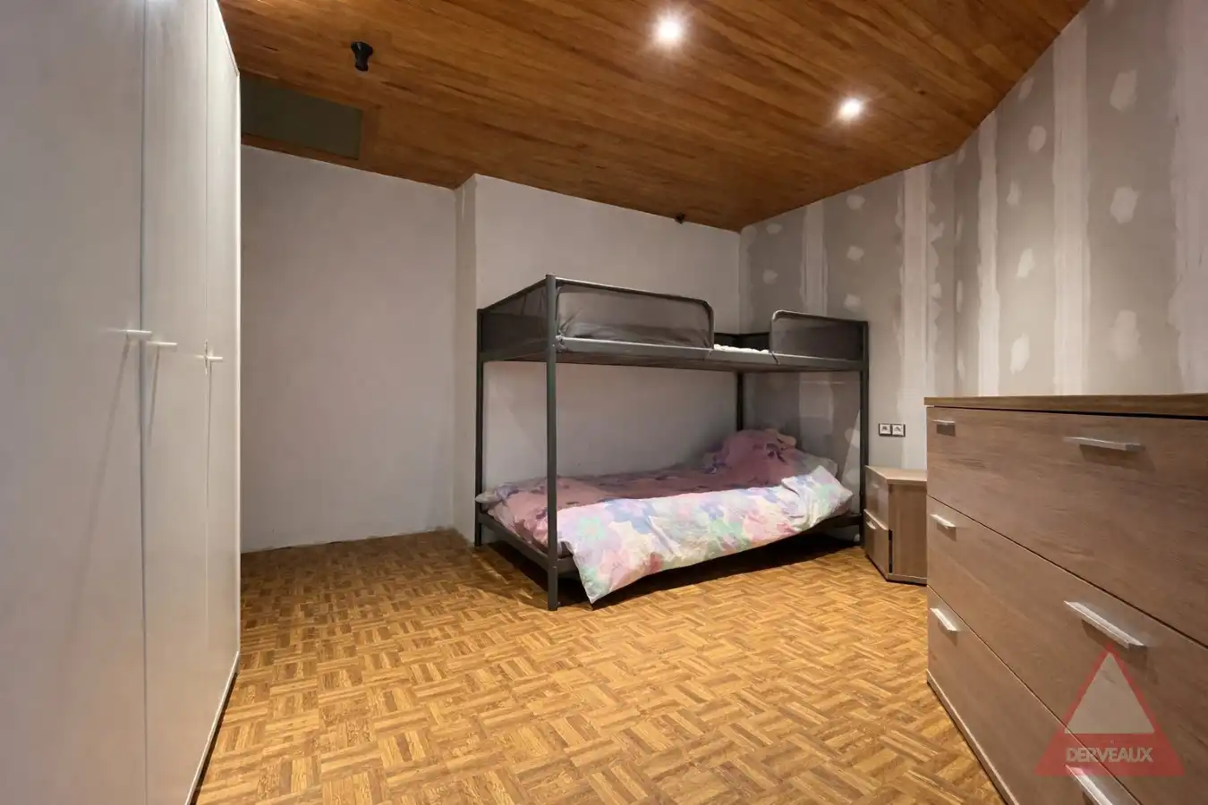 Beveren – Volledig gerenoveerde & instapklare woning met 4 slaapkamers & garage foto 11