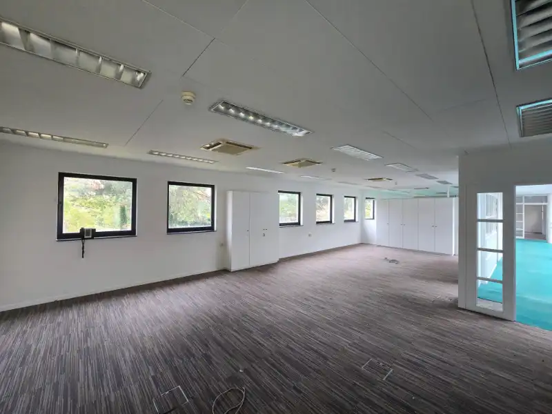 Kantoorgebouw te huur foto 4