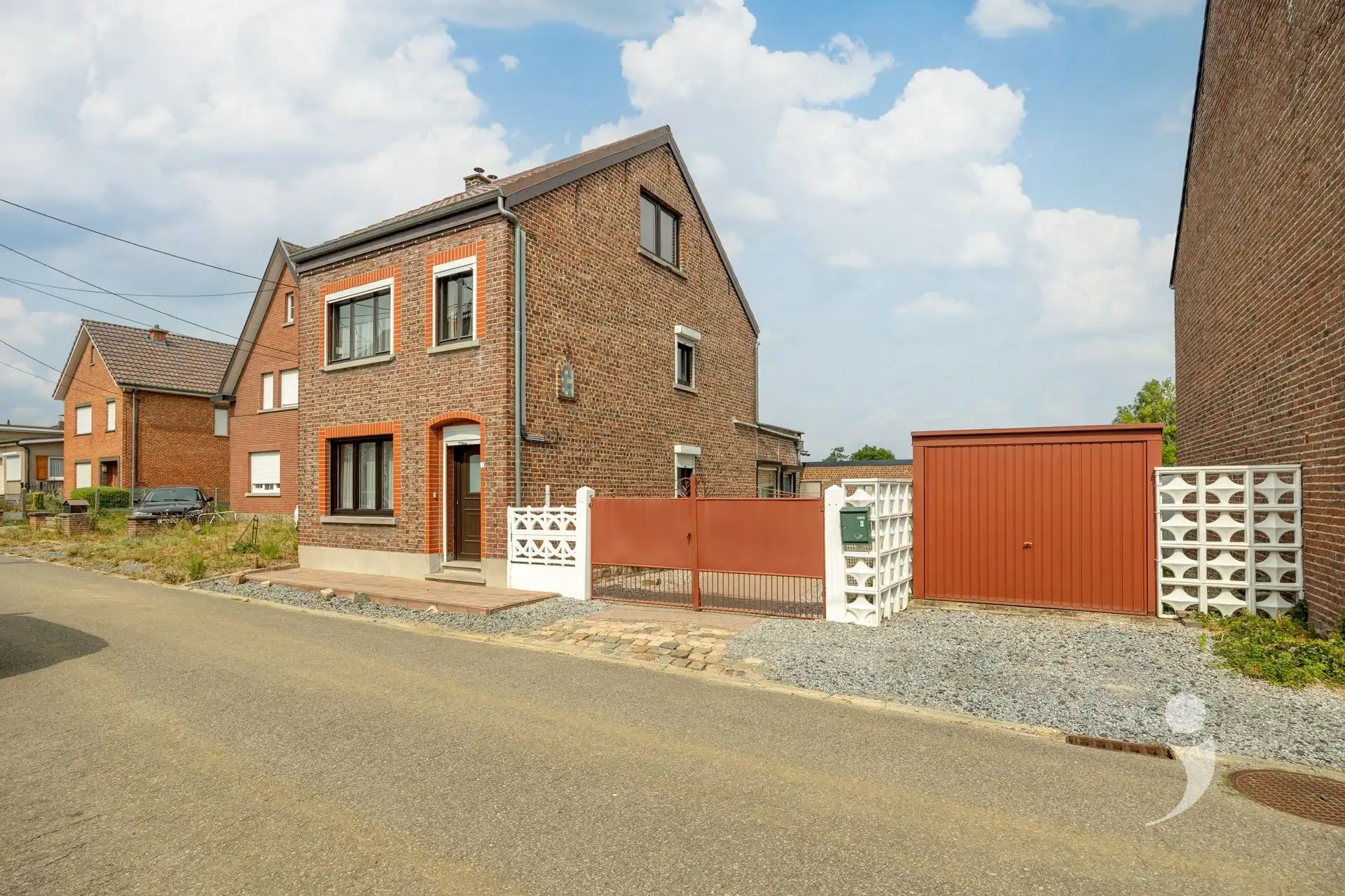 Te renoveren woning met vier slaapkamers!  foto 32